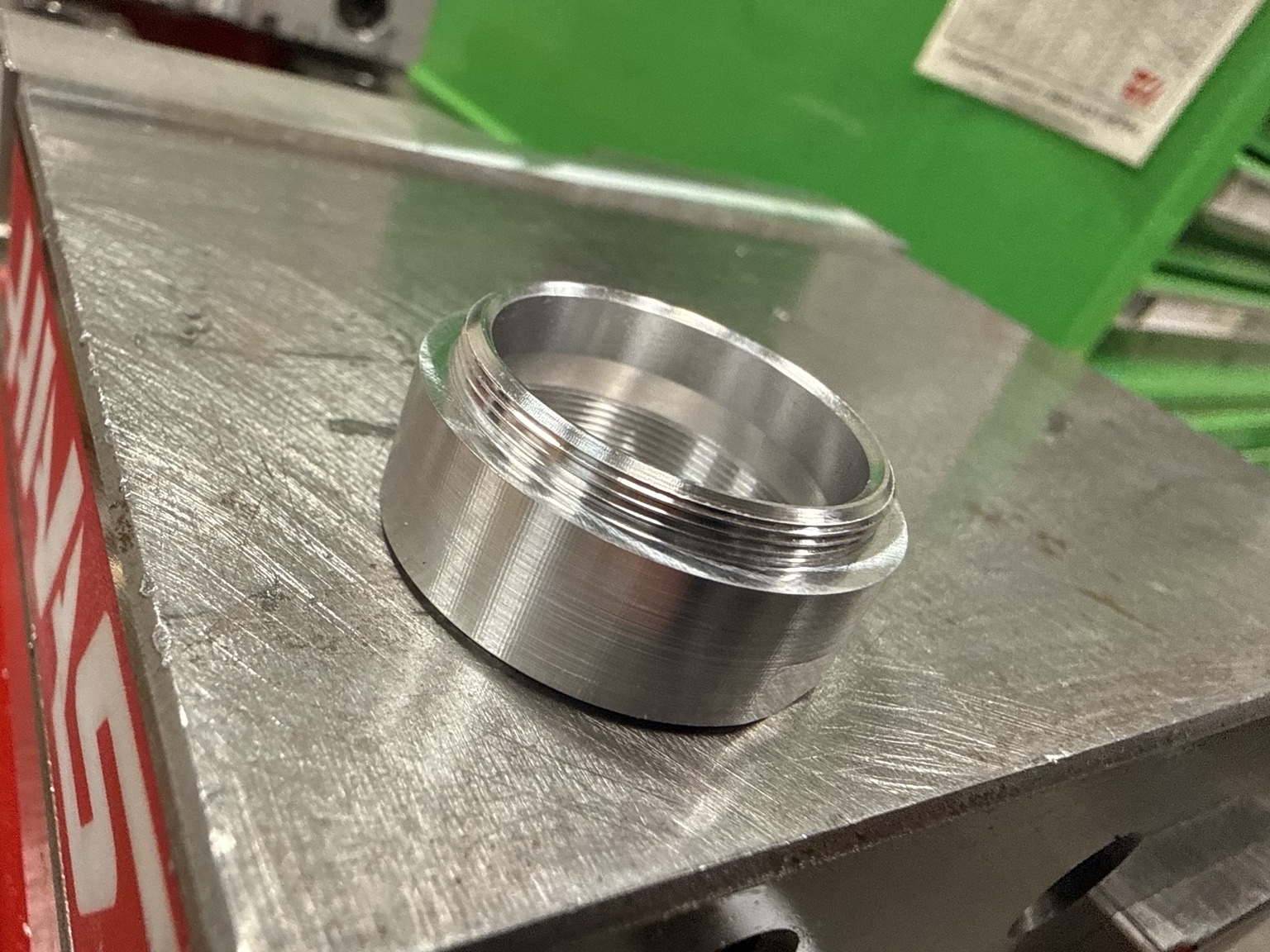 Threaded turned metal component